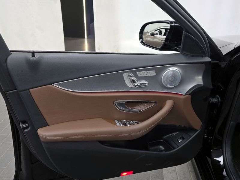 2020 Mercedes-Benz E-Class E300 4MATIC AMG Line photo 24