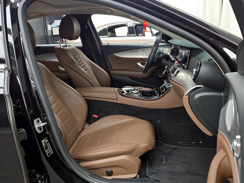 2020 Mercedes-Benz E-Class E300 4MATIC AMG Line photo 26