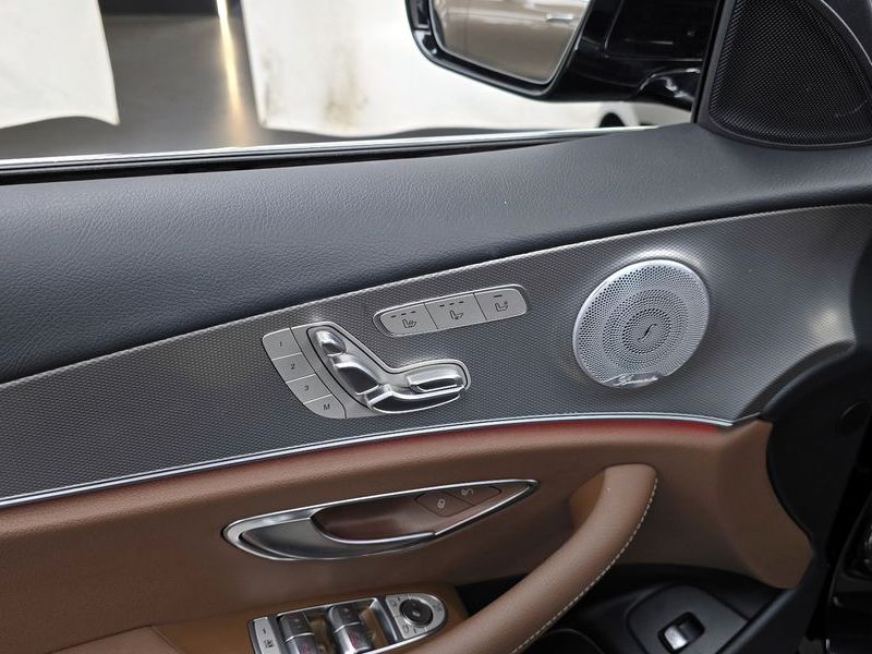 2020 Mercedes-Benz E-Class E300 4MATIC AMG Line photo 29