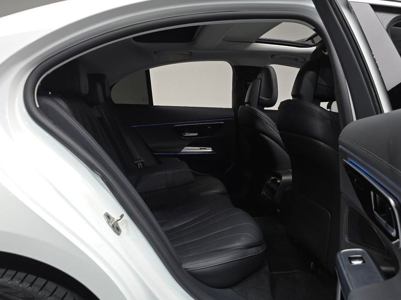 2024 Mercedes-Benz E-Class E220d 4MATIC Exclusive photo 12