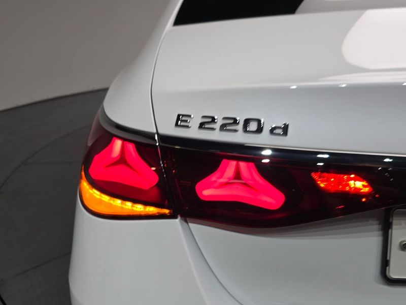 2024 Mercedes-Benz E-Class E220d 4MATIC Exclusive photo 23