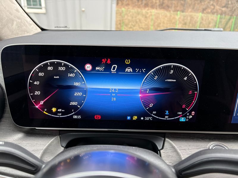 2025 Mercedes-Benz CLA V300 CDI W447 photo 7
