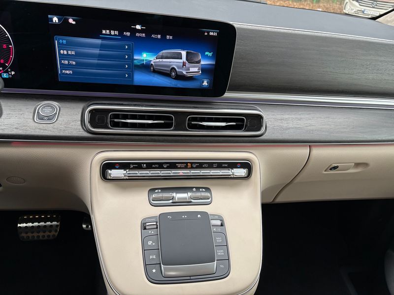 2025 Mercedes-Benz CLA V300 CDI W447 photo 15