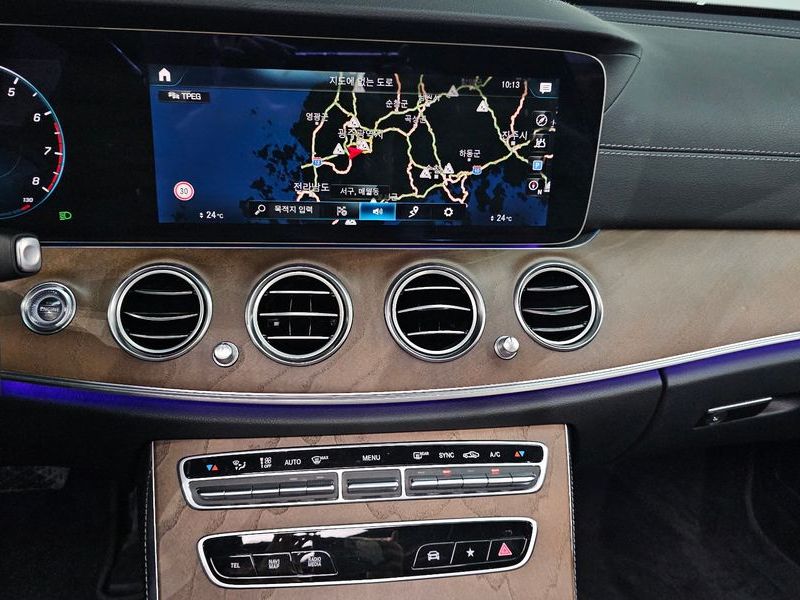 2021 Mercedes-Benz E-Class E250 Exclusive photo 14
