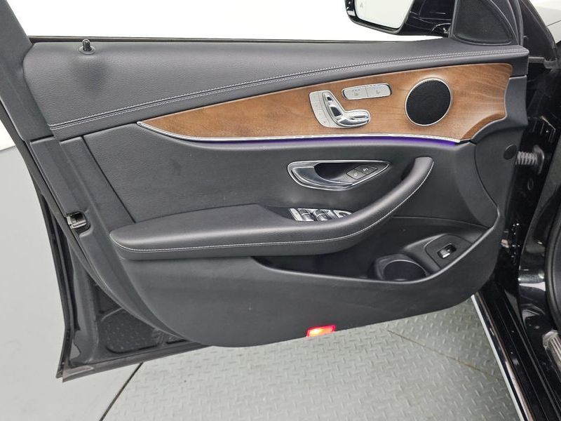 2021 Mercedes-Benz E-Class E250 Exclusive photo 24