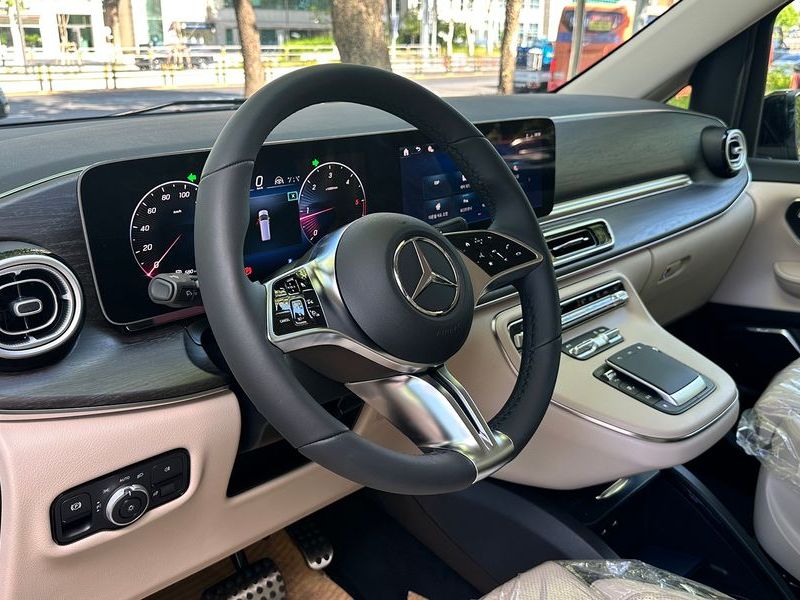 2025 Mercedes-Benz CLA V300 CDI W447 photo 7