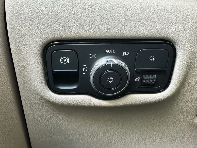 2025 Mercedes-Benz CLA V300 CDI W447 photo 13