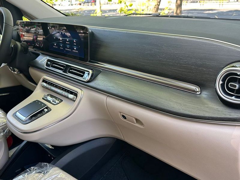 2025 Mercedes-Benz CLA V300 CDI W447 photo 17