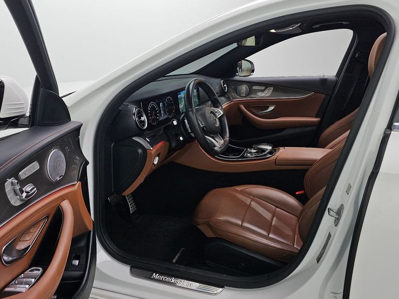 2018 Mercedes-Benz E-Class E300 4MATIC AMG Line photo 10