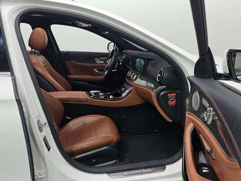 2018 Mercedes-Benz E-Class E300 4MATIC AMG Line photo 18