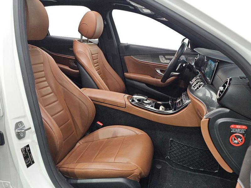 2018 Mercedes-Benz E-Class E300 4MATIC AMG Line photo 26