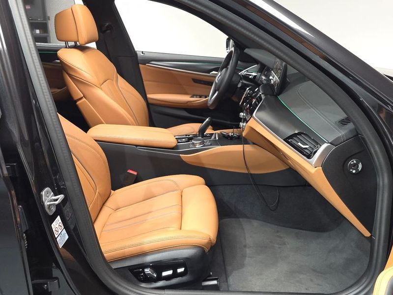 2023 BMW 5 Series 520i M Sport photo 10