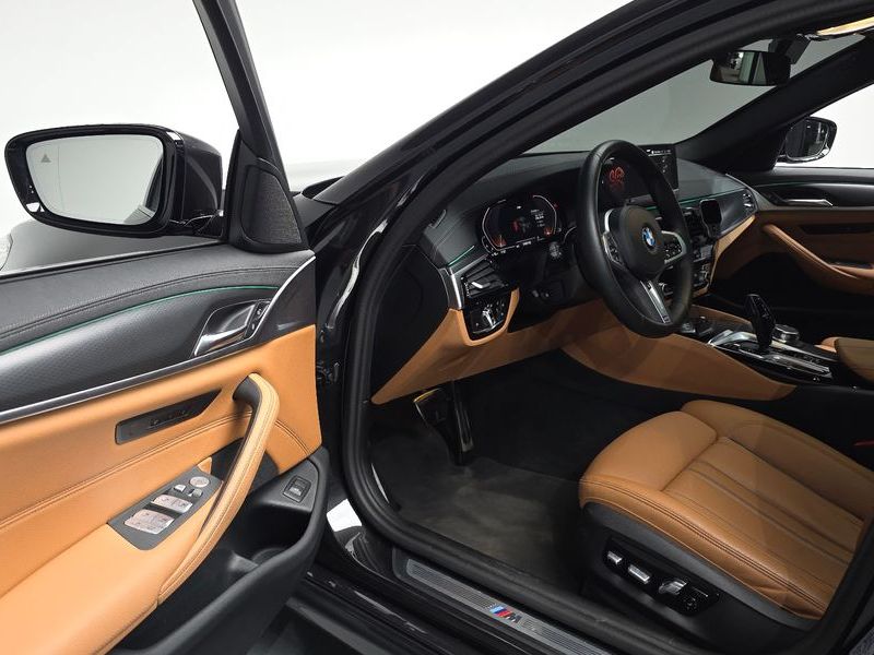 2023 BMW 5 Series 520i M Sport photo 11