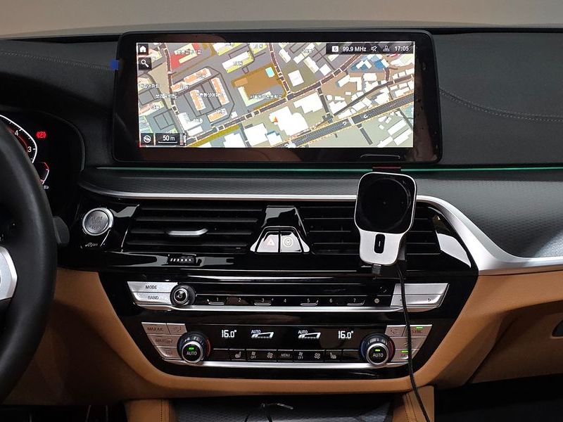 2023 BMW 5 Series 520i M Sport photo 14