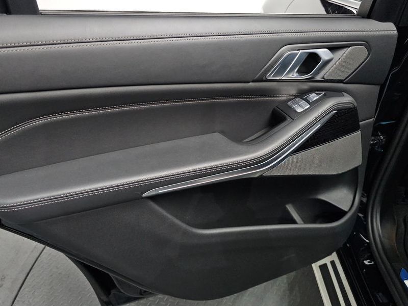 2021 BMW X7 xDrive 40i M Sport 6STR photo 25