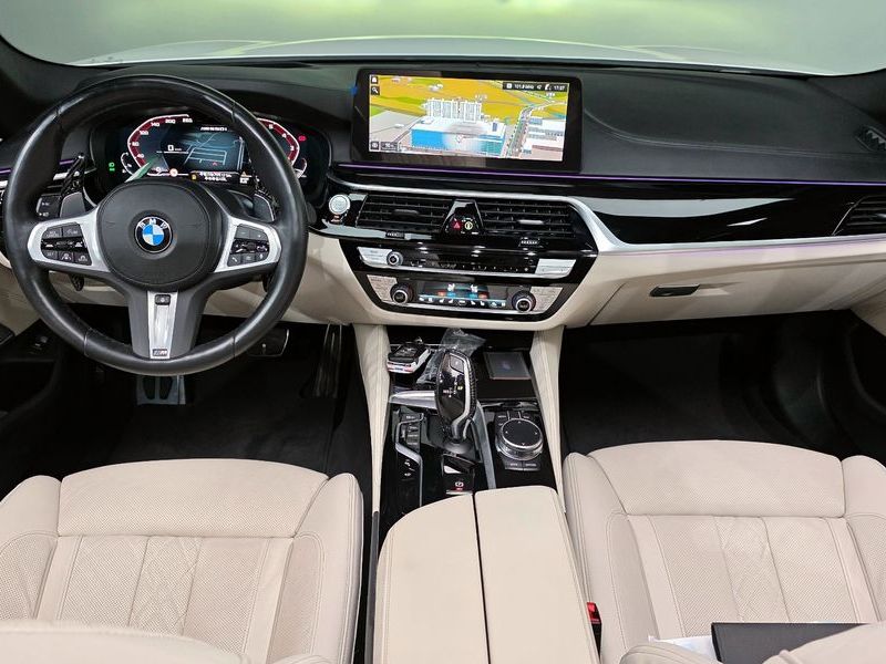 2023 BMW 5 Series M550i xDrive photo 7