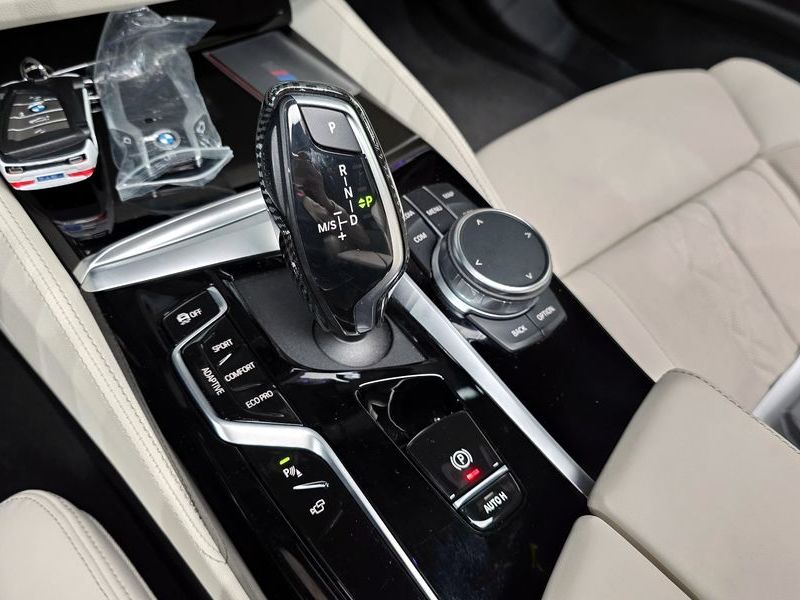 2023 BMW 5 Series M550i xDrive photo 9