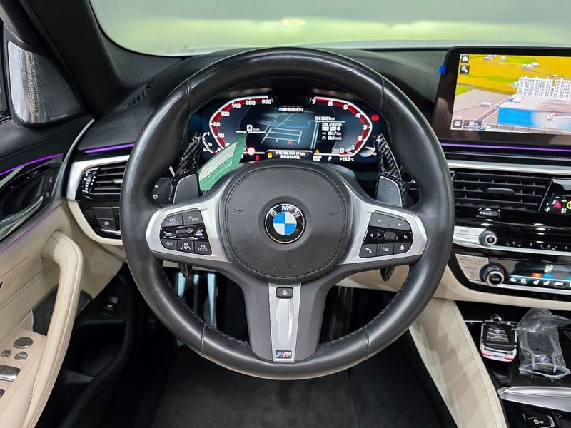 2023 BMW 5 Series M550i xDrive photo 13