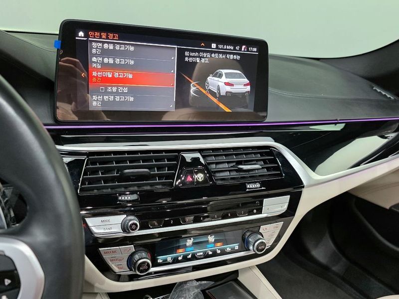 2023 BMW 5 Series M550i xDrive photo 16
