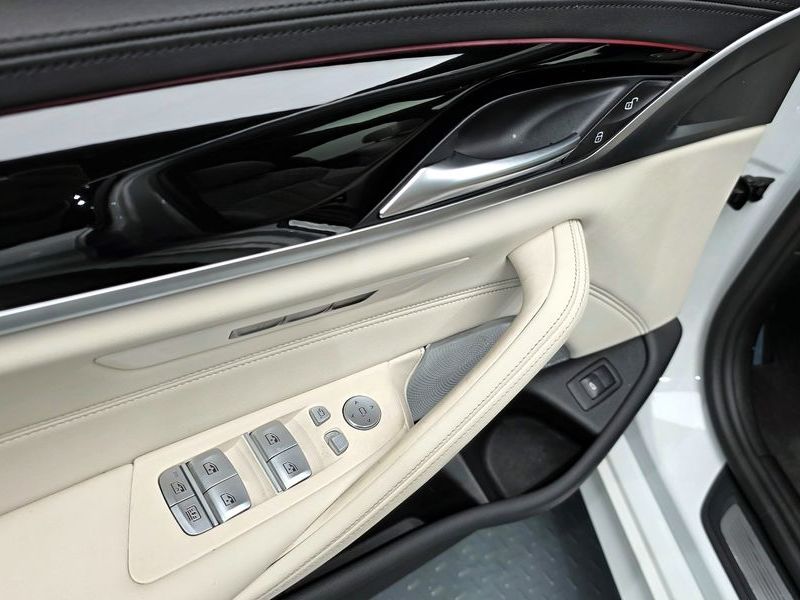2023 BMW 5 Series M550i xDrive photo 19