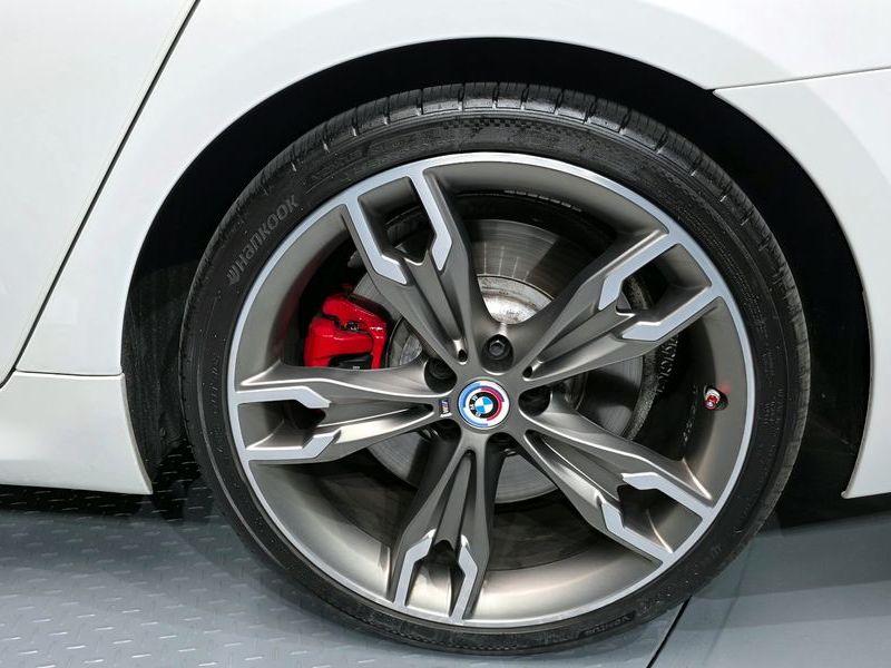 2023 BMW 5 Series M550i xDrive photo 21