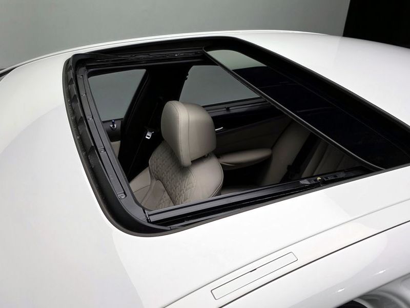 2023 BMW 5 Series M550i xDrive photo 30