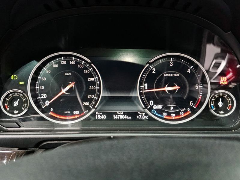 2013 BMW 5 Series 520d photo 7
