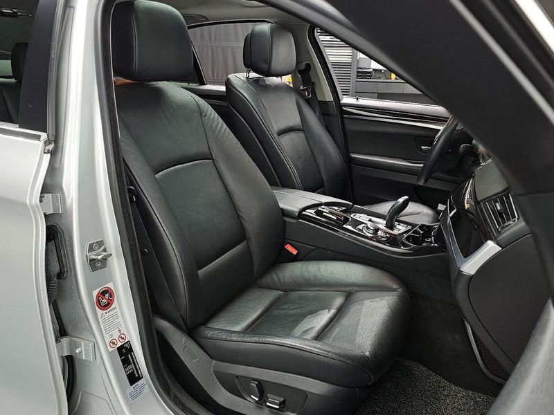 2013 BMW 5 Series 520d photo 9