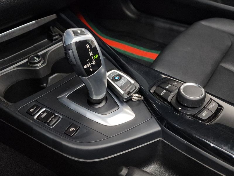 2014 BMW 1 Series 118d Urban Pack1 5Dr photo 9