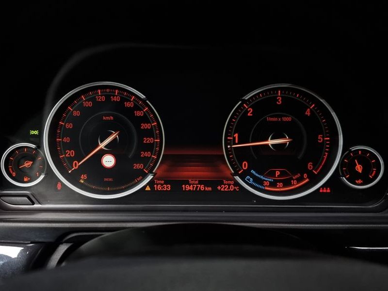 2014 BMW 5 Series 520d photo 8