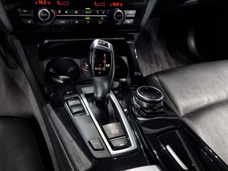 2014 BMW 5 Series 520d photo 9