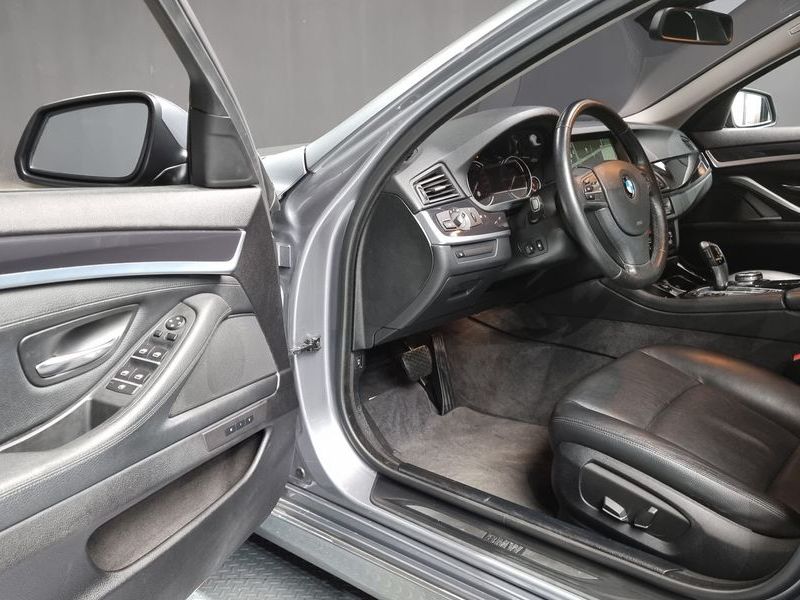 2014 BMW 5 Series 520d photo 10