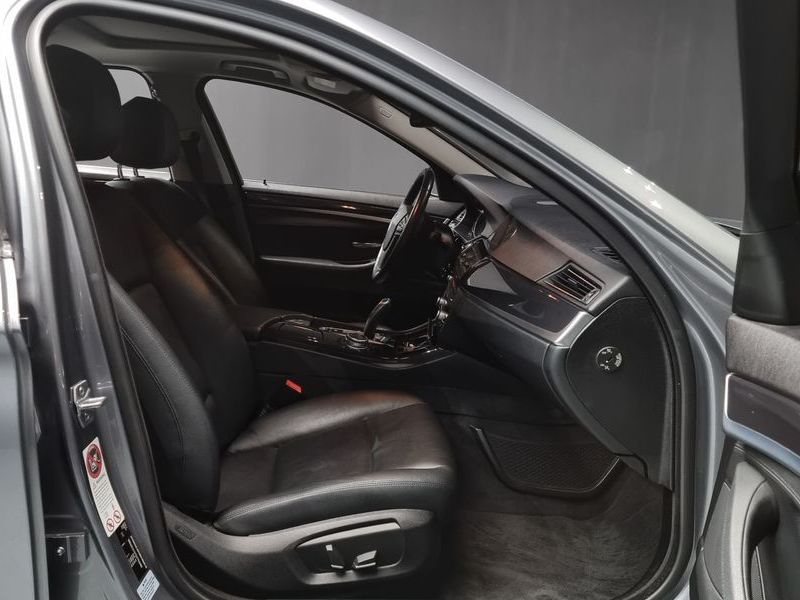 2014 BMW 5 Series 520d photo 11