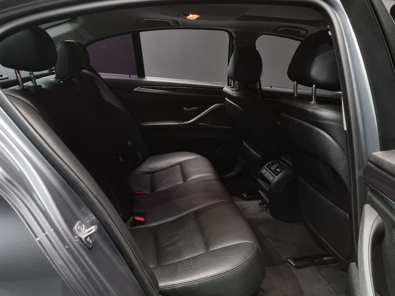 2014 BMW 5 Series 520d photo 12