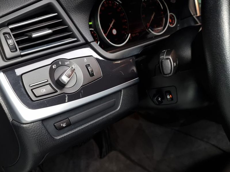 2014 BMW 5 Series 520d photo 14
