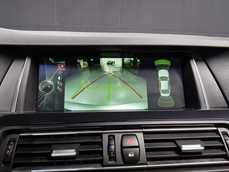 2014 BMW 5 Series 520d photo 16