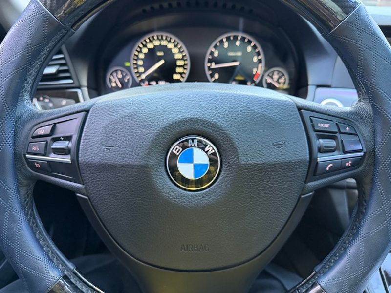 2012 BMW 5 Series 528i photo 13