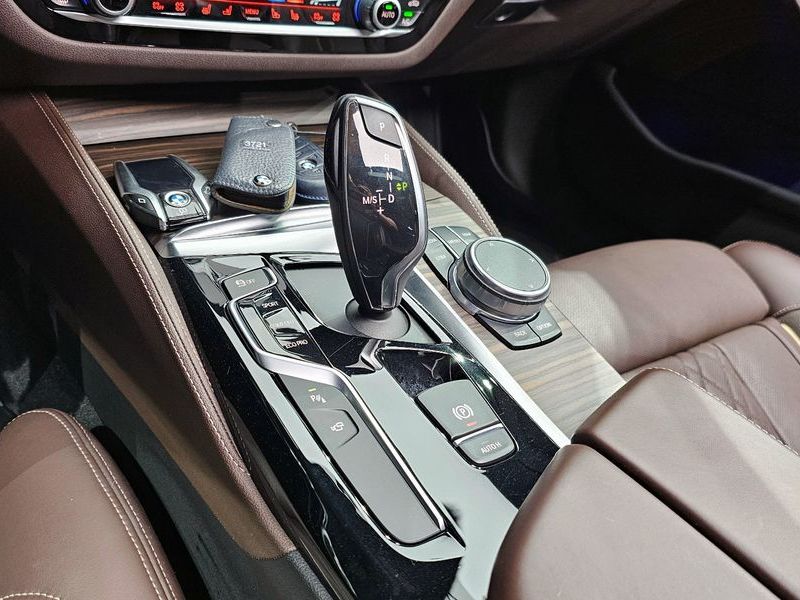 2018 BMW 5 Series 520d M Sport Package Plus photo 9