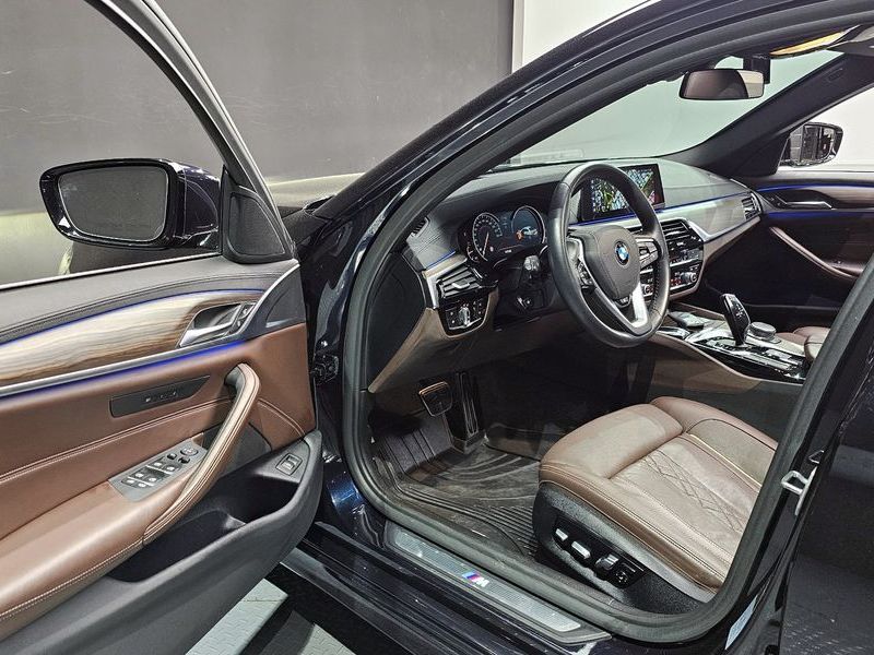 2018 BMW 5 Series 520d M Sport Package Plus photo 10