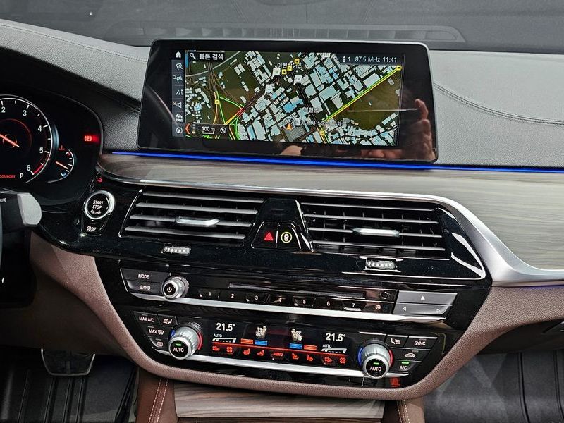 2018 BMW 5 Series 520d M Sport Package Plus photo 13