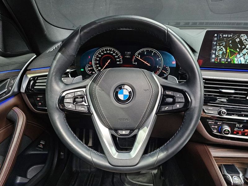 2018 BMW 5 Series 520d M Sport Package Plus photo 15