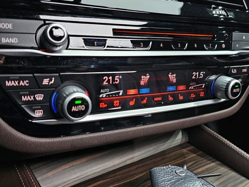 2018 BMW 5 Series 520d M Sport Package Plus photo 17