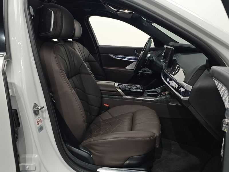 2023 BMW 7 Series 750e xDrive M Sport photo 10