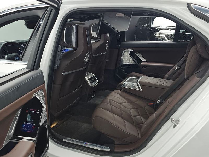 2023 BMW 7 Series 750e xDrive M Sport photo 12