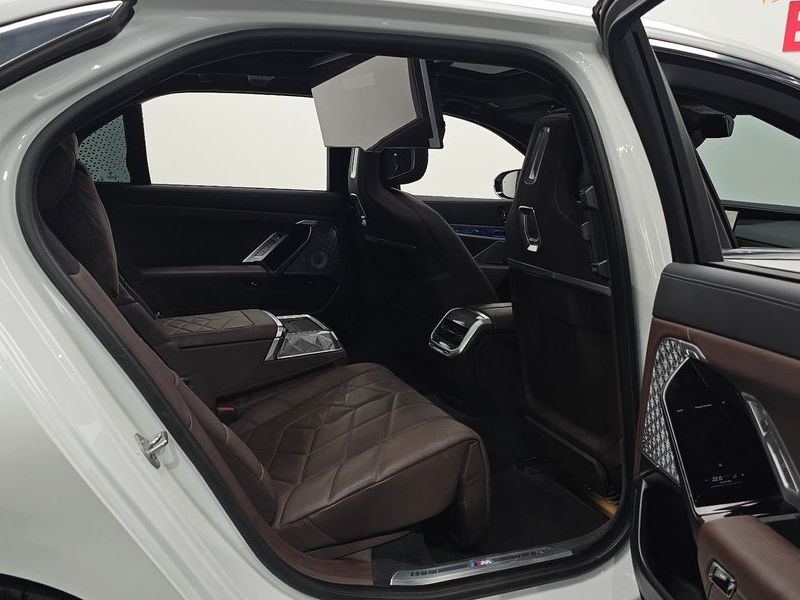 2023 BMW 7 Series 750e xDrive M Sport photo 26