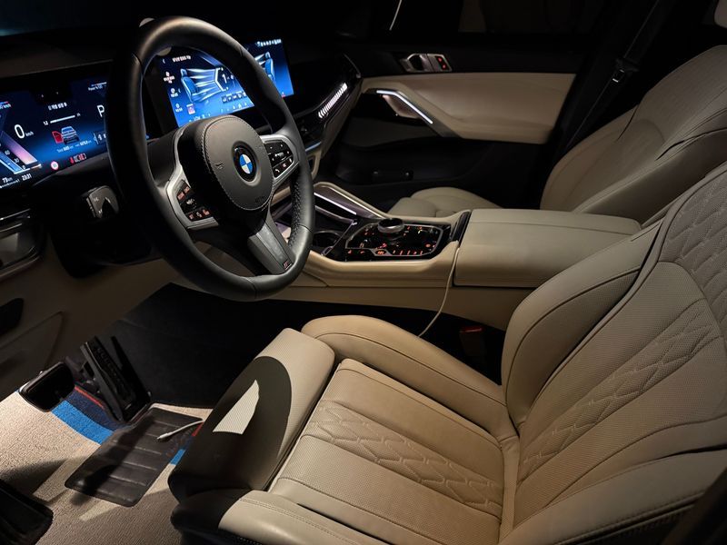 2026 BMW X6 xDrive40d M Sport Online Exclusive photo 8