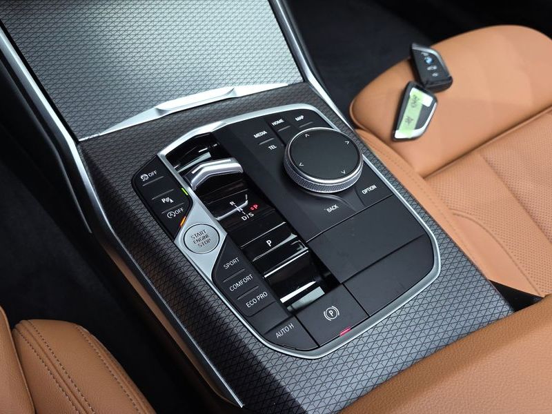 2023 BMW 3 Series 320i M Sport photo 9