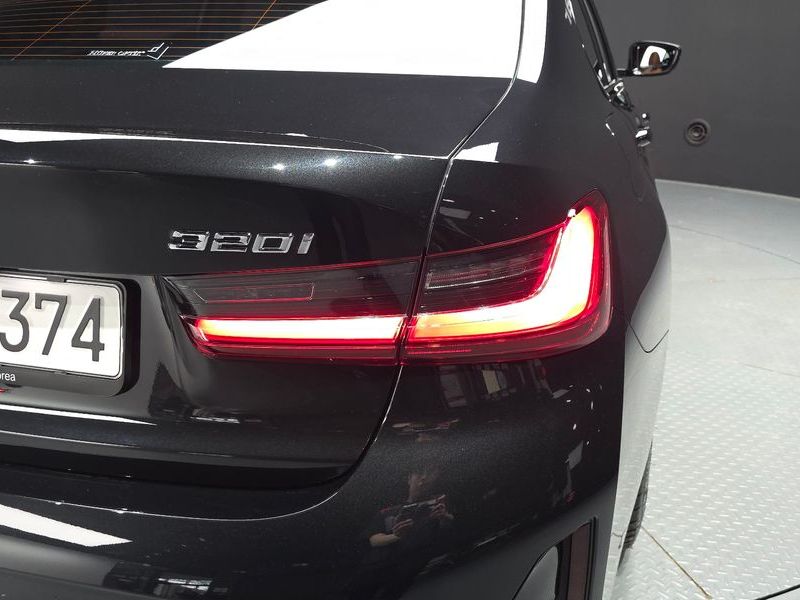 2023 BMW 3 Series 320i M Sport photo 23