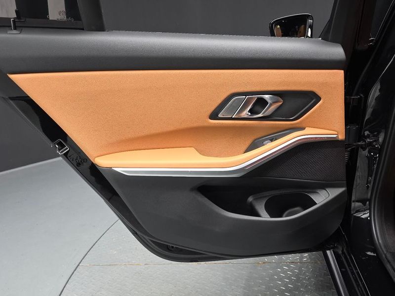 2023 BMW 3 Series 320i M Sport photo 25