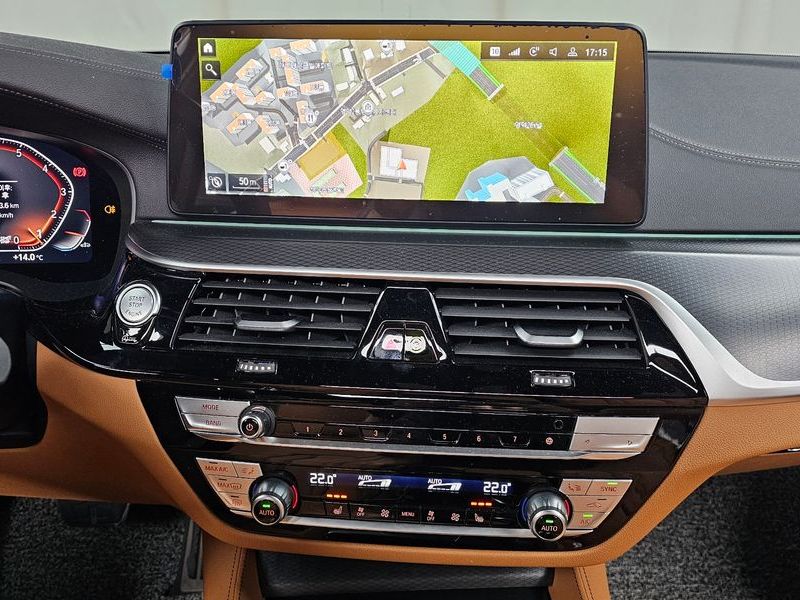 2023 BMW 5 Series 520i M Sport photo 15